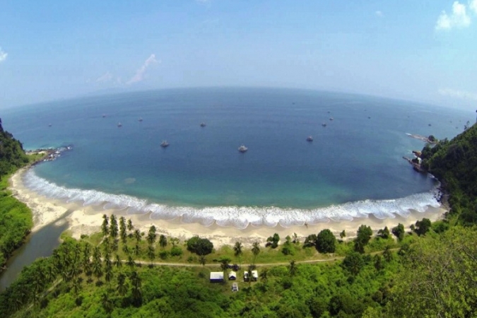 pantai teluk nipah
