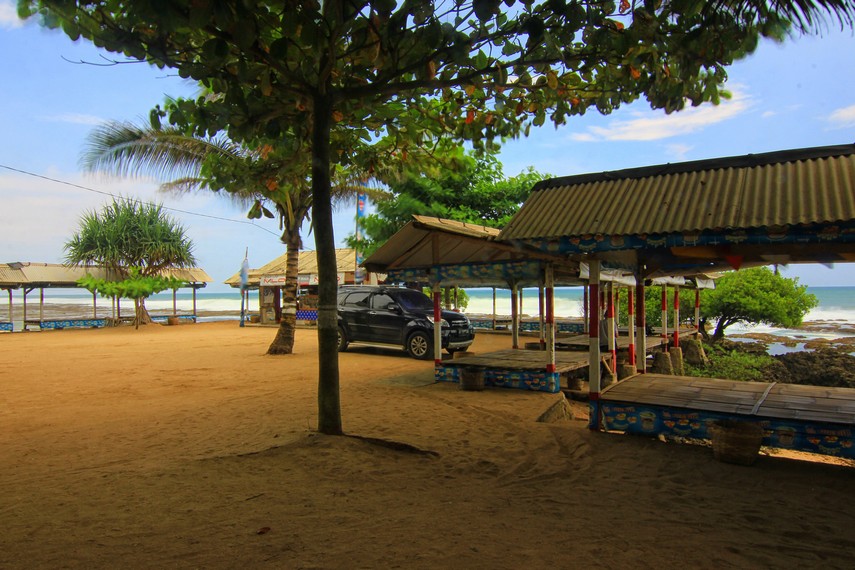 pantai Pasir Putih Cihara