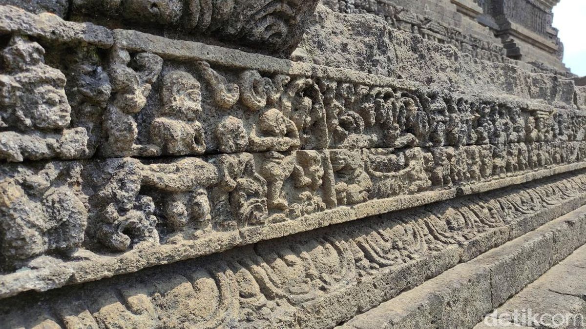 candi jago