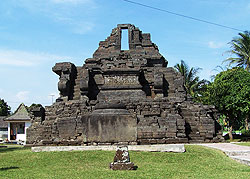 candi jago